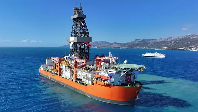 Enerji filosuna katılan yeni sondaj gemisi Mersin açıklarına demirledi