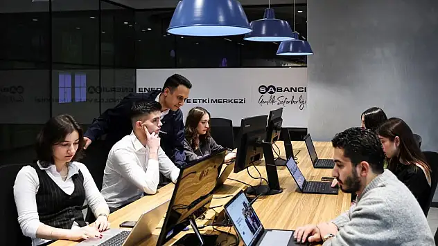 Enerjisa Enerji Teknoloji ve Etki Merkezi üniversiteli öğrencileri ağırlıyor