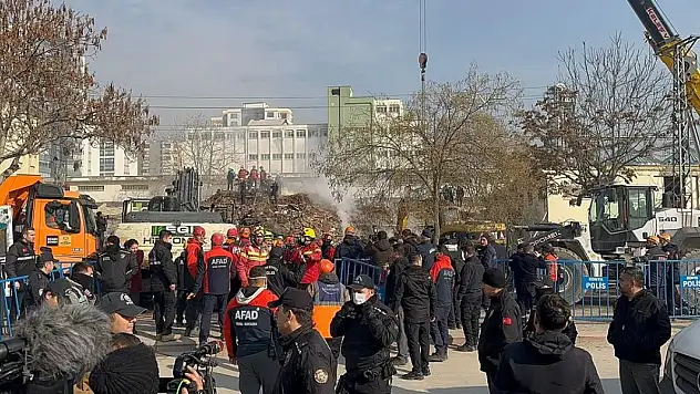 Enkaz altındaki son kişinin de cansız bedenine ulaşıldı!