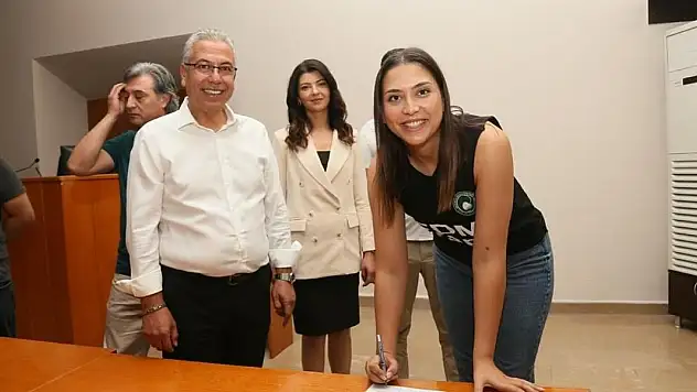 Ereğli Belediyespor Kadın Voleybol Takımı Yeni Sezon İçin İmzaları Attı