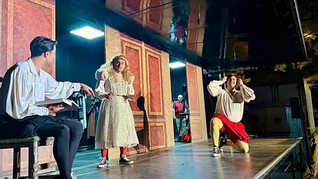 Ereğli'de Shakespeare'in Bütün Oyunları Sahnelendi