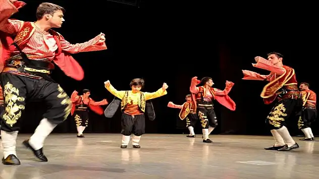 Erkeklere Özel Halk Oyunları ve Modern Dans Kursu Başlıyor
