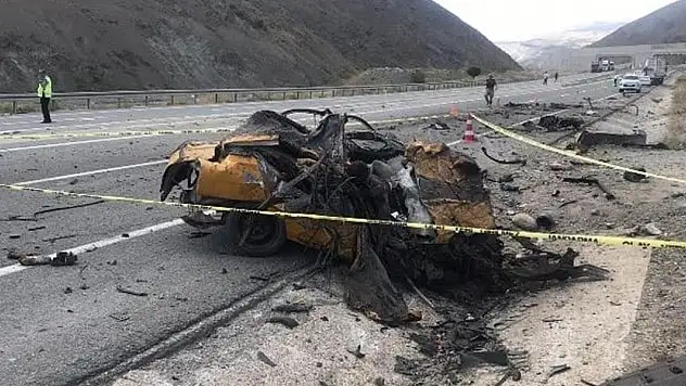 Erzincan'da feci kaza: 4 ölü, 2 yaralı