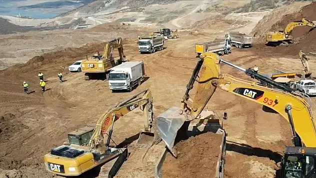 Erzincan'da toprak altında kalan son 5 işçinin de cenazesine ulaşıldı
