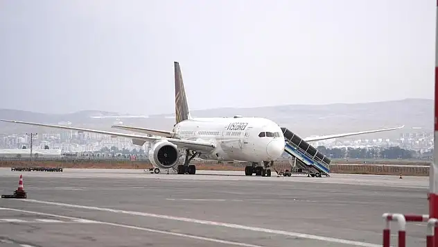 Erzurum'a zorunlu iniş yapan uçak Hindistan'a gitti