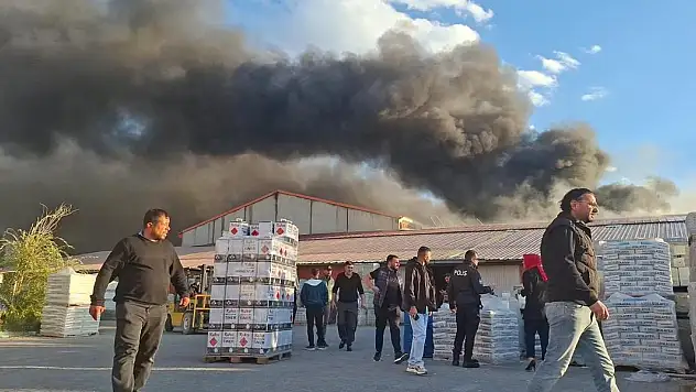 Erzurum'da boya üretim tesislerinde yangın