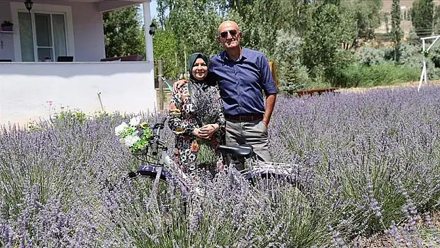 Eşi İçin Köye Taşındı, Lavanta Bahçesiyle Yeni Bir Hayat Kurdu