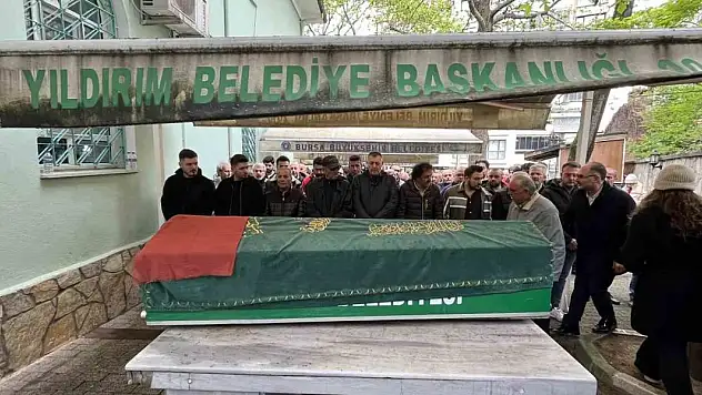Eşi ve oğlunun yanına defnedildi