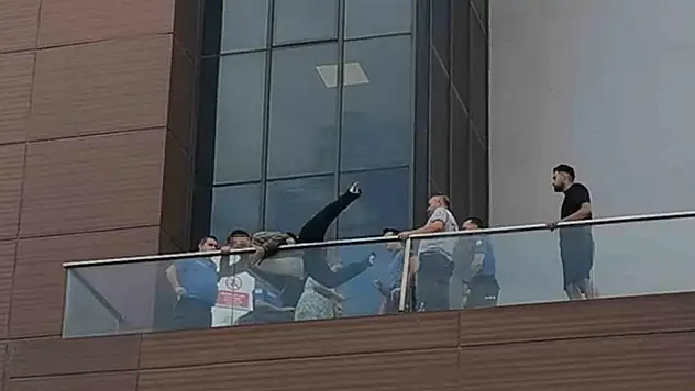 Eşinin terk etmesine sinirlenen şahıs zorla ikna edildi