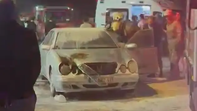 Eşiyle kavga etti, otomobiliyle birlikte kendini ateşe verdi