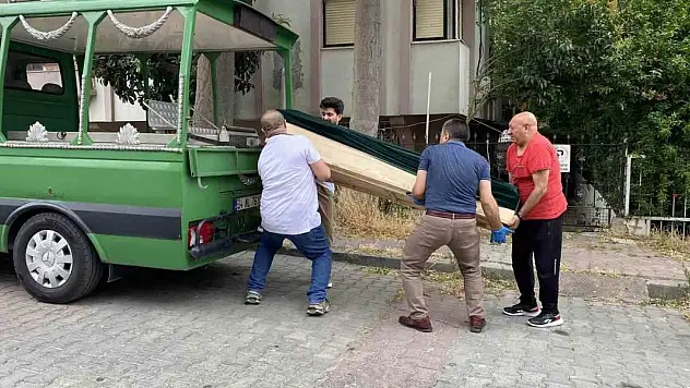 Eski Bakanın kardeşi emekli hakim evinde ölü bulundu