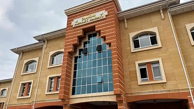 Eski eşini bıçakla öldüren zanlı tutuklandı