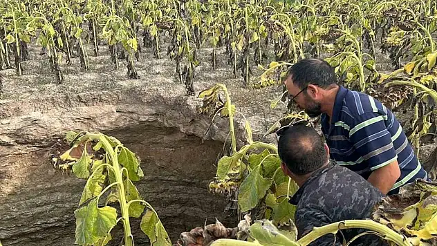Eskişehir'de dev obruk oluştu