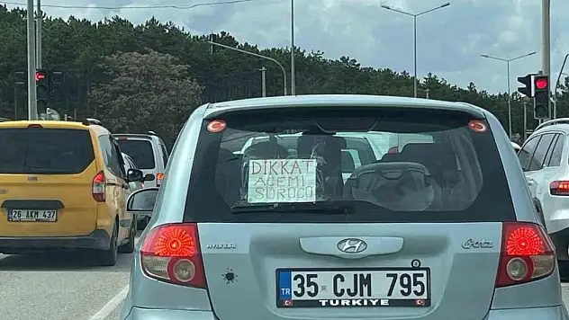 Eskişehir'de sürücünün aracına astığı not dikkat çekti