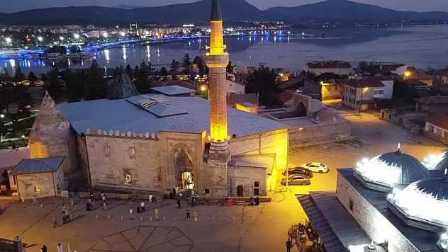 Eşrefoğlu Camisi'ni tatilde 21 bin 801 kişi ziyaret etti