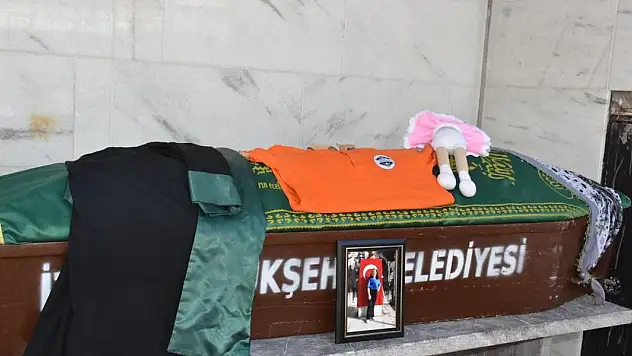 Eşya taşıma sırasında düşen koltuğun altında can verdi!