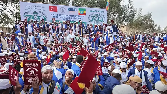 Etiyopya'da RİBAT'ın düzenlediği törende 700 genç hafız oldu