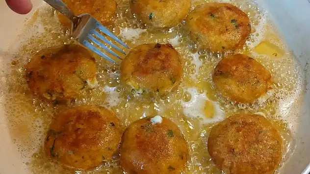 Etsiz köfte olur mu demeyin. İşte etsiz yapılan en lezzetli köftenin hazırlanışı