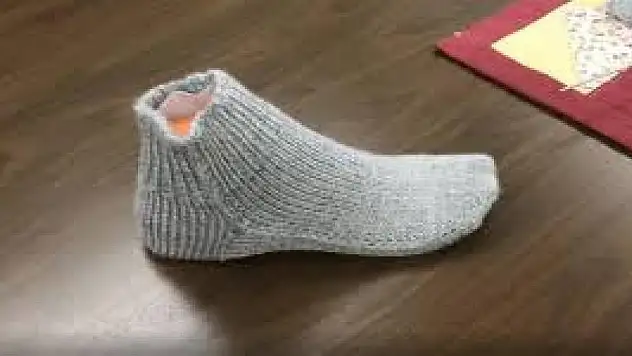 Ev hanımlarının kirli çorapları beyazlatma  yöntemi! Çok kolay ve çok etkili