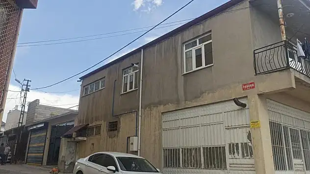 Ev taksiti için biriktirilen altın ve parayı çaldılar