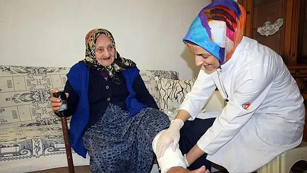 Evde Bakım Yardımına 3 yılda 143 milyar lira destek