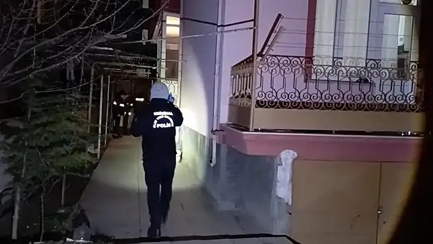 Evde ölü bulundu, misafirliğe gelen arkadaşı gözaltına alındı