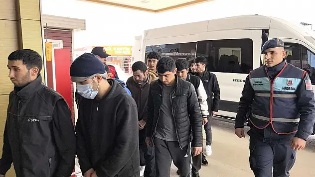 Fabrikada çalıştırılan 13 kaçak göçmen yakalandı