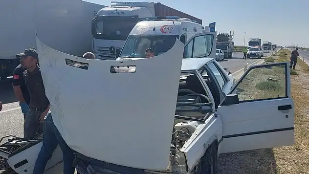 Faciadan Dönüldü! Konya'da Tırla Otomobil Çarpıştı