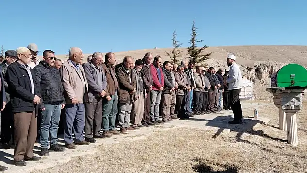 Fatih Ulutaş'ın babası dualarla defnedildi