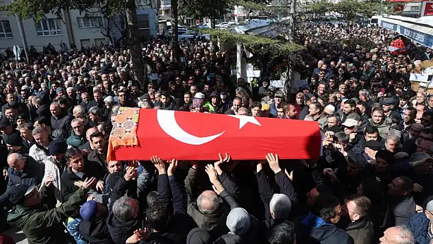 Fatma Nur öğretmenin amcası sitem etti: Uzaklaştırması olan bir öğrenci okula bıçakla nasıl girdi!