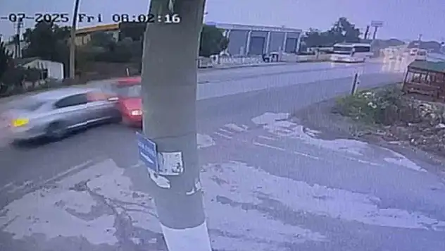 Feci trafik kazası kamerada: 2 ölü, 4 yaralı