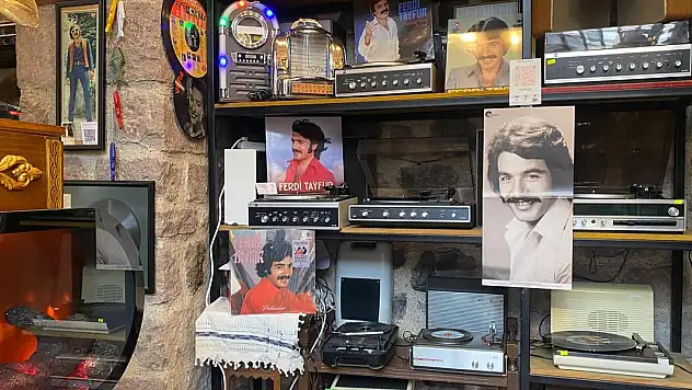 Ferdi Tayfur'un şarkıları Ankara'nın tarihi sokaklarında yankılandı
