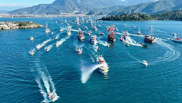 Fethiye'de Cumhuriyet'in 102. Yılı deniz ve kara kortejiyle coşkuyla kutlandı
