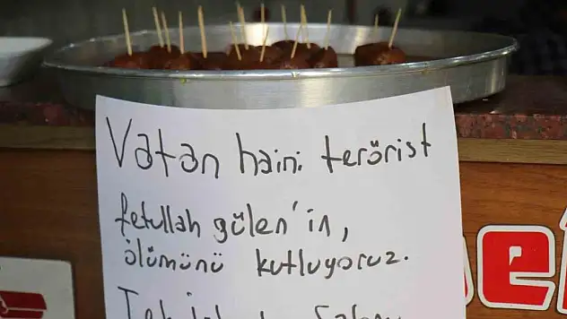 FETÖ elebaşı Gülen'in ölümüne böyle sevindi: Lokantasında bedava tatlı dağıttı
