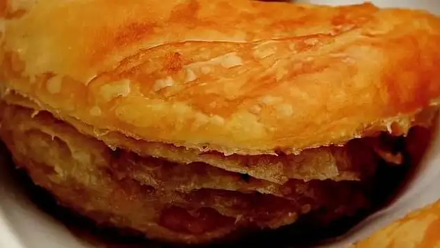 Fındıklı Ay Tatlısı Aynı 40 yıllık tatlıcıların yaptığı gibi oluyor. Baklavadan daha lezzetliymiş