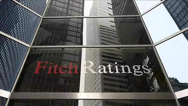 Fitch, Fransa'nın kredi notunu düşürdü