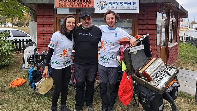 Fransız Gezgin Müzisyenler Bisikletleriyle Konya'ya Ulaştı