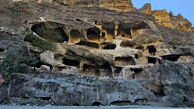 Gabar Dağı'ndaki saklı cennet: 7 katlı apartman mağarası!