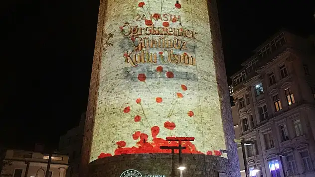 Galata Kulesi'nde 24 Kasım Öğretmenler Günü kapsamında mapping gösterisi yapıldı