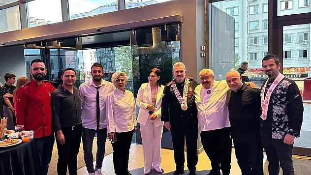 Gastronominin yıldızları ödül töreninde Doç. Dr. Yılmaz Seçim'e büyük ödül