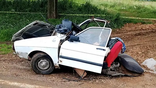 Gaziantep'te hafif ticari araçla otomobil çarpıştı: 2 ölü, 5 yaralı