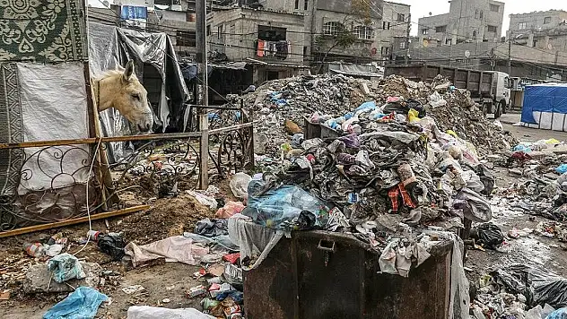 Gazze'de 270 bin ton katı atık birikti
