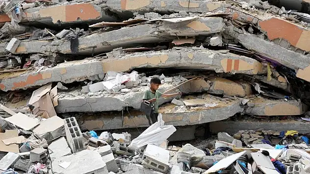Gazze'de can kaybı 37 bin 877'ye çıktı