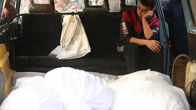 Gazze'de can kaybı 43 bin 922'ye yükseldi