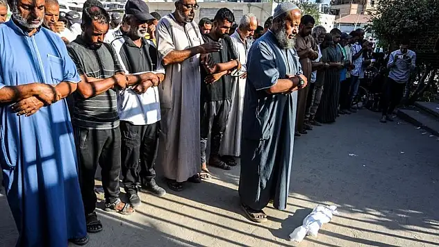Gazze'de ikisi çocuk 13 Filistinli hayatını kaybetti