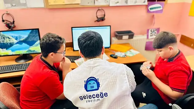 'Geleceğe Yazılım' Projesinin Yeni Durağı Konya Oldu!