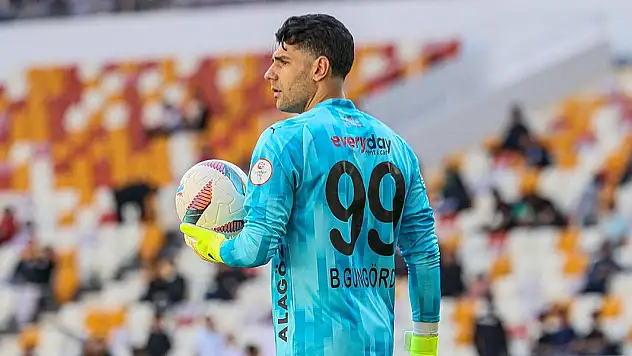 Gelecek sezon Konyaspor'da forma giyecek kaleci takımına veda etti