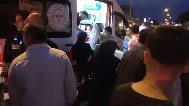 Gelin Arabasına Çarpma, Düğün Konvoyunu Felce Uğrattı!