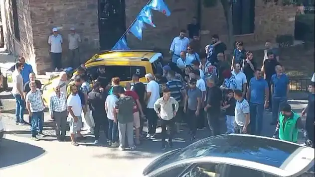 Genç avukat taksinin altında kaldı!