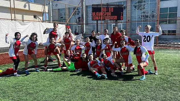 Genç Ülkümspor'un liderliği sürüyor